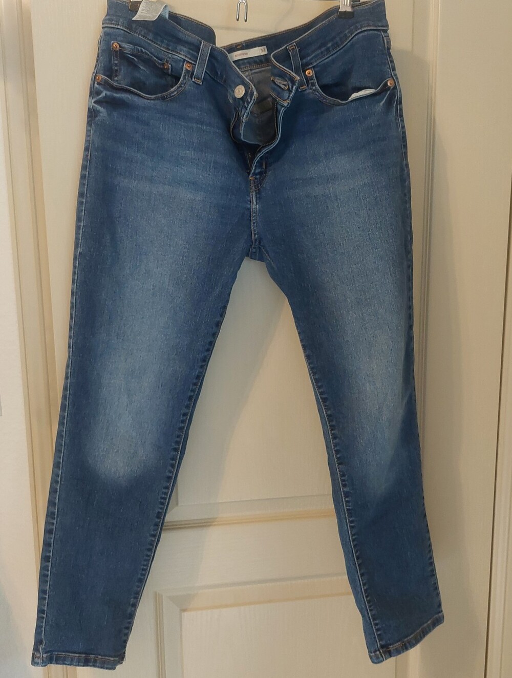 Levi's Mid-Rise Boyfriend Jeans in Medium Blue Wash 32 × 27